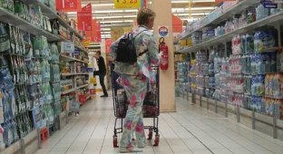 Во Франции супермаркеты обязаны жертвовать не проданные продукты нуждающимся (4 фото)