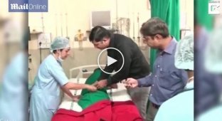 Индийские хирурги удалили парню 18-сантиметровый хвост  
