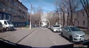 Водитель не пропустил детскую скорую помощь в Москве