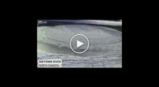 Образование ледяного круга на реке в Северной Дакоте