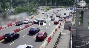 Три машины столкнулись на мосту Патона