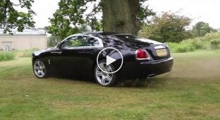 На Rolls Royce по саду