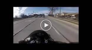 Мотоциклист спас собаку