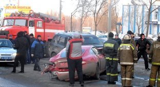 Серьезная авария в Самаре с участием автомобиля Jaguar (10 фото + 2 видео)
