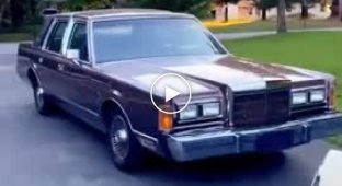 Timeless classic from the 80s: Lincoln Continental