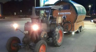 Немец едет на ЧМ-2018 на тракторе (6 фото)