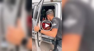 Интересный способ прятать инструменты в машину