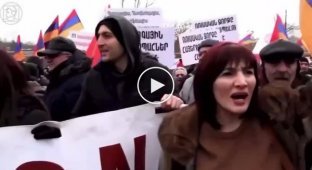 Protests near Russian military base in Armenia