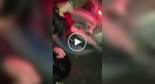 «Теперь ты сам послушай»: парни отомстили байкеру, который постоянно гонял по ночам