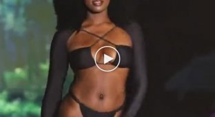 The model fell epicly on the catwalk during the show