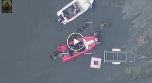 Российские военные обстреляли лодку спасателей в Херсоне