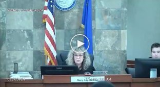 Подсудимый набросился на судью во время вынесения приговора