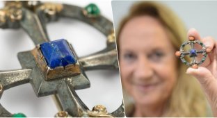 A story of luck: a woman bought a brooch for $35, but the jewelry costs tens of thousands of dollars (4 photos)