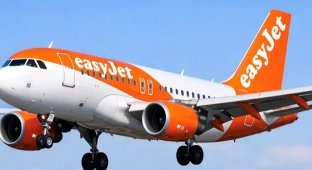 British people smuggled a dead grandmother on board a plane and tried to pass her off as sleeping (3 photos)