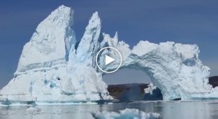 Epic iceberg collapse in Greenland