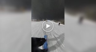 Лыжник выбрал не самый лучший костюм для катания