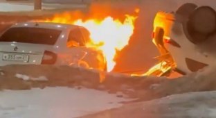 Road accident with fire in Russia (2 photos + 2 videos)