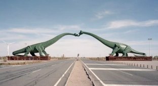 A selection of strange monuments from sculptors with violent imagination (11 photos)