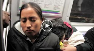 Парень бросает ребенка на пол в метро (english)
