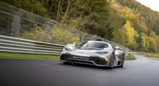 The latest hypercar Mercedes-AMG One set a new lap record at the Nurburgring (4 photos + 1 video)