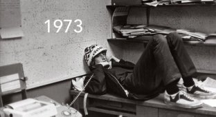 Мільярдер Білл Гейтс відтворив відомий знімок із молодості (2 фото)