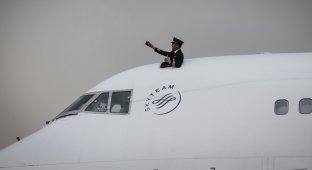 Зачем Боингу 747 люк в крыше кабины пилотов (4 фото)