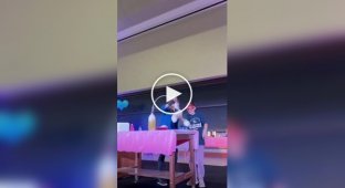 Texas physics teacher turns every lesson into an exciting attraction