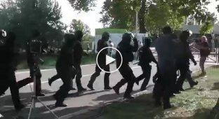 Венгерская полиция защищает границы Европы от мигрантов
