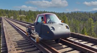 A man made a homemade train out of his car: now the entire railway is at his service (2 photos + 1 video)