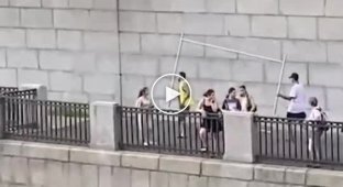 In Russia, passers-by pulled a man out of the Obvodny Canal using a fence