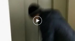 Врио губернатора пришел проверять ремонт в больнице и застрял в лифте