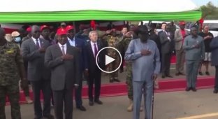 President of South Sudan pisses at gala event