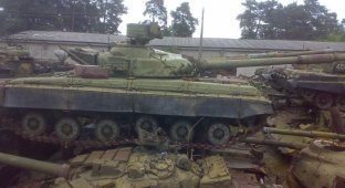 Tank cemetery in Kyiv (22 photos)