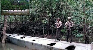 Колумбийские военные поймали нарколодку (7 фото)