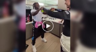 Гравець американського футболу та пілот Формули 1 демонструють неймовірні рефлекси