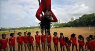 Индийские гимнасты (8 фото)