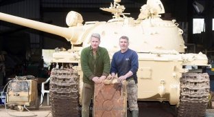 Британец нашел в советском танке Т-54 золотые слитки на $2,5 миллиона (3 фото)