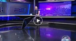 Грузинский телеканал Рустави 2 на время приостановил вещание после нецензурной брани Георгия Габунии в адрес Путина (мат)
