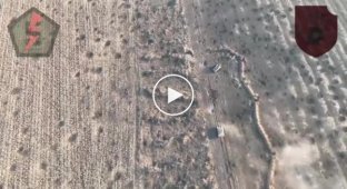Украинский танк с близкого расстояния расстреливает российские позиции под Бахмутом