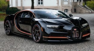 Bugatti showed the latest example of the Chiron hypercar (8 photos)