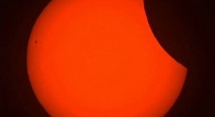 Солнечное затмение в городах Европы (2 фото + 3 видео)