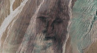 Лицо на скалах (4 фото)