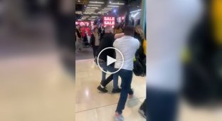 Молодой человек попытался совершить кражу из магазина, но был пойман охраной