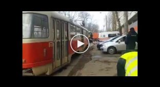 В Киеве трамвай переехал женщину