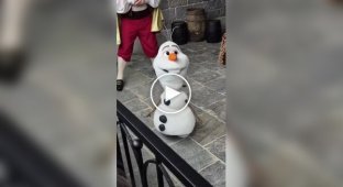 Робот-Олаф впервые пообщался с публикой