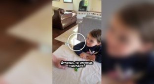 Съест ли девочка оставленные возле нее конфеты