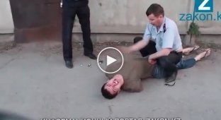 В Алматы нетрезвый водитель оказал сопротивление полицейским