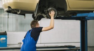 Стук и хруст в подвеске? Почему пора проверить шаровую опору