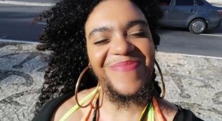 "Ничего не помогло": певица с бородой стала новой звездой социальных сетей (3 фото + 1 видео)