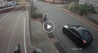 В ЮАР девушка отбилась от грабителей ради диссертации, лежавшей в ее сумке